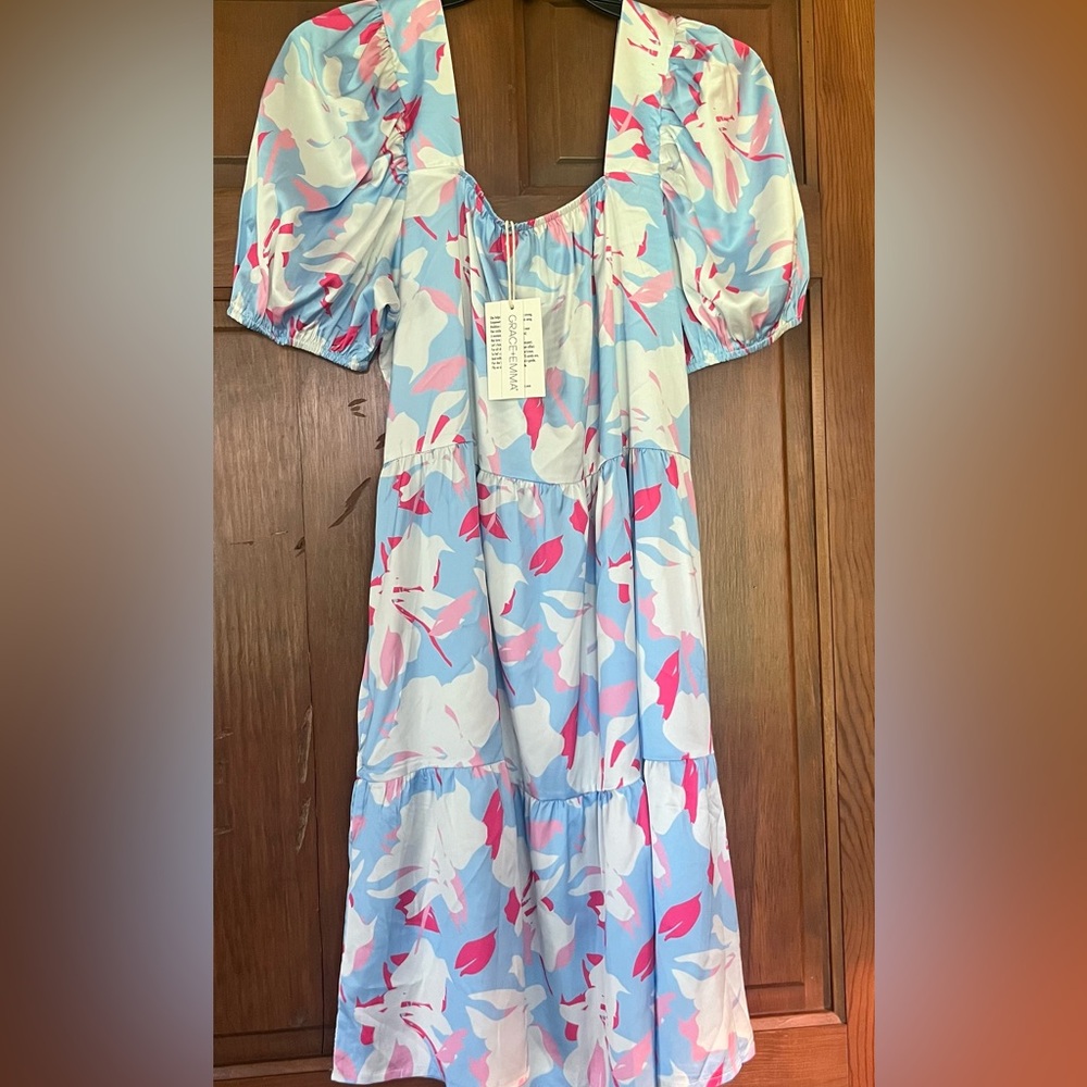 Small Pink Blue White Floral Puff Sleeve Dress. Brand new Grace+Emma w/ Pockets